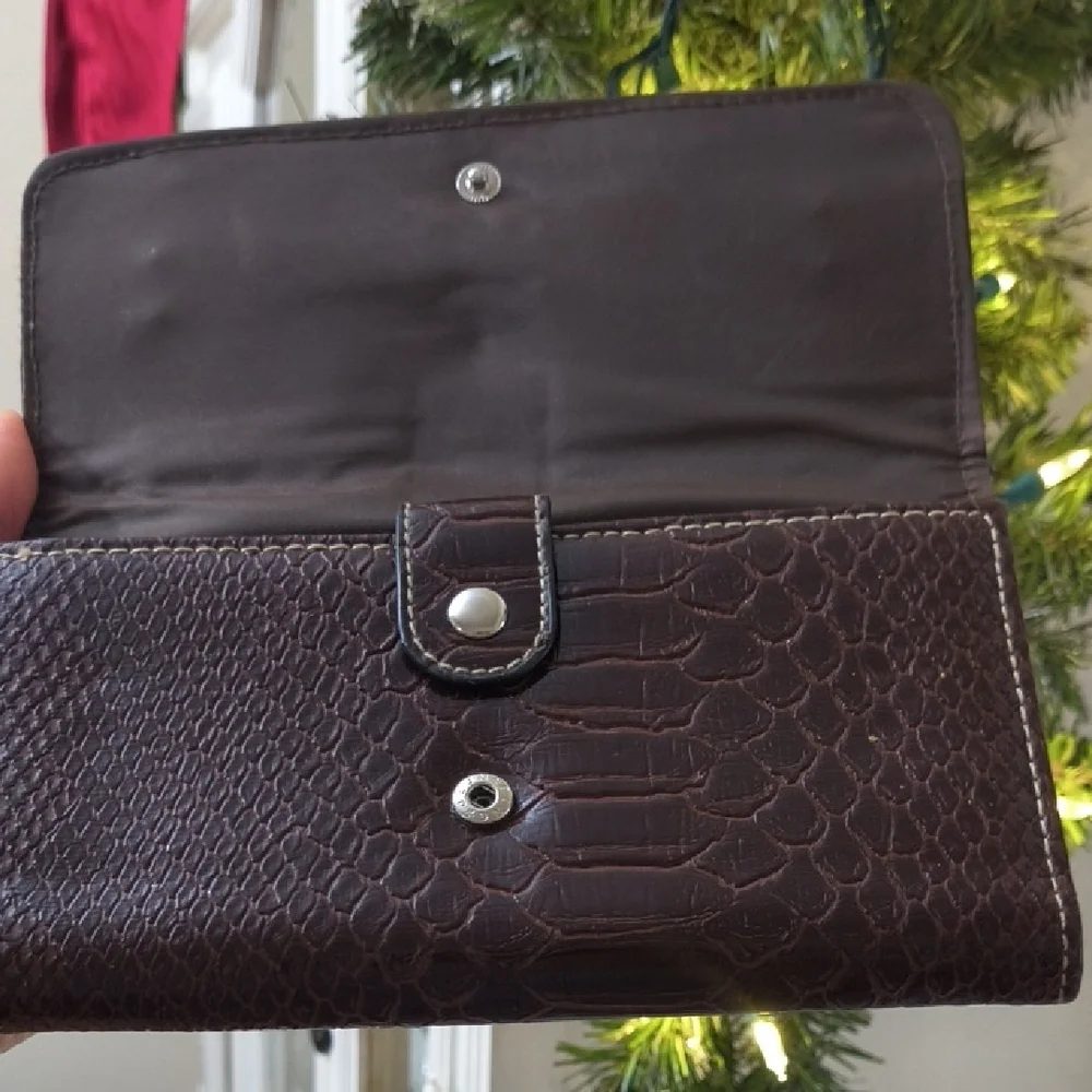 Elegant Brown Leather Clutch - Picture 3 of 10